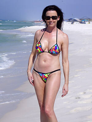 amateur mature beach bikini free pics