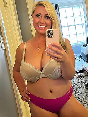 juggs mature women lingerie selfies