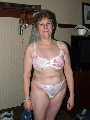 UK mature in lingerie (Search banned word `lola` in alt)