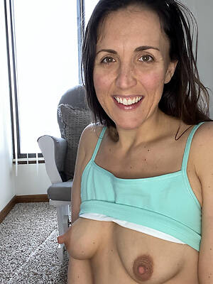 free pictures of brunette Italian mature long nipples