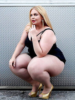 curvy thick blonde mature milf outdoor