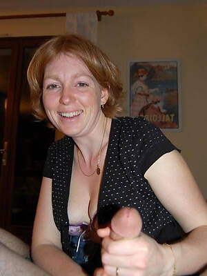 amature mature mom gives handjob