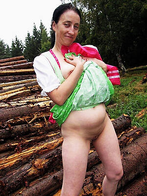 mature amateur nude outdoor porn pic