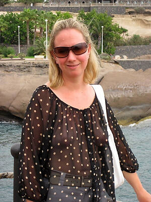 beautiful amateur mature non nude erotic