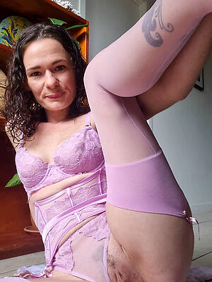 pictures of mature brunette milf pussy