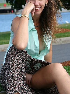 old mature women upskirt nude pic