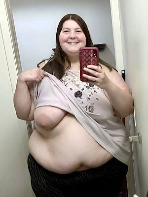 mature ssbbw took selfie